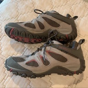 Merrel hiking shoe